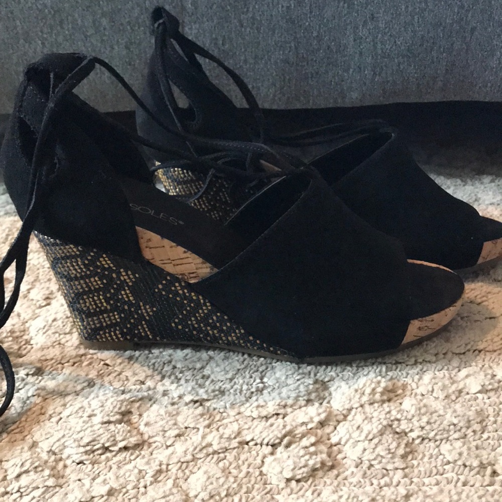 Black and Tan tie up wedges